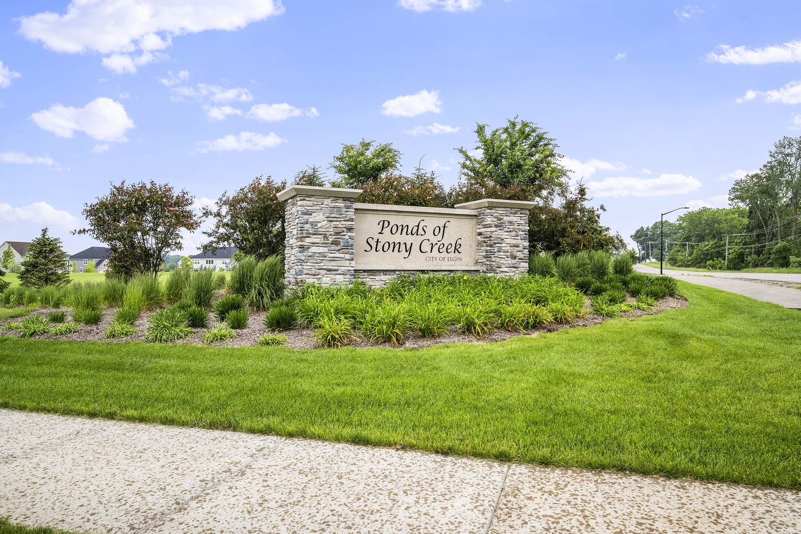 1879 Chandolin Lane Elgin, IL 60124 - Photo 20 of 24 a sign that is sitting in the grass near a tree
