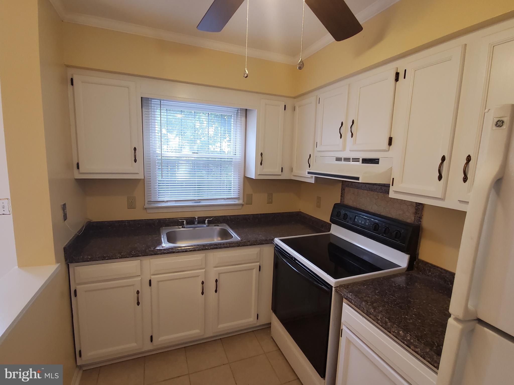 2016 Brunt Street Baltimore, MD 21217 - Photo 5 of 22 Kitchen