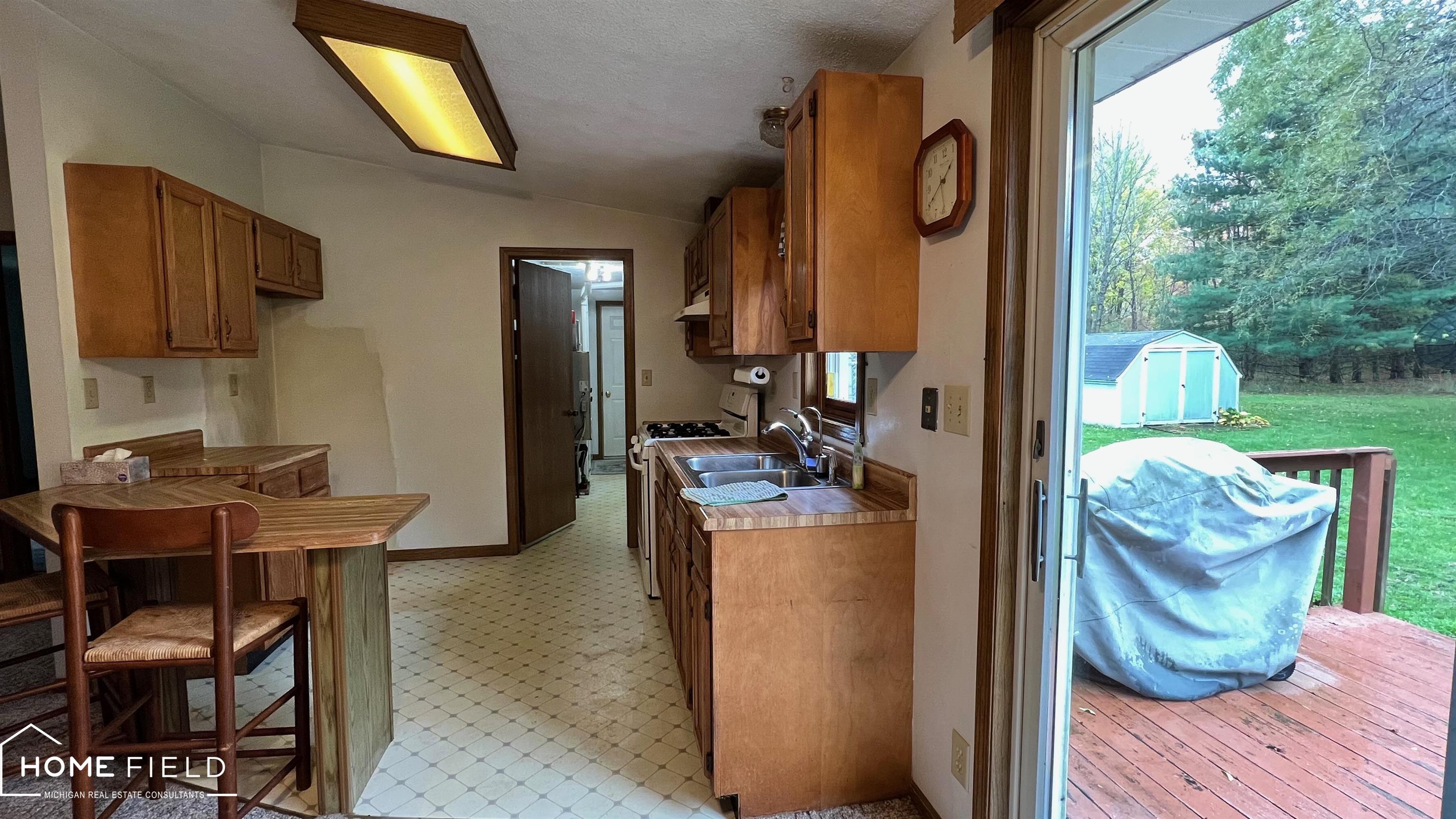 9936 Godfrey Road Bancroft, MI 48414 - Photo 7 of 37 50125597-6.JPG