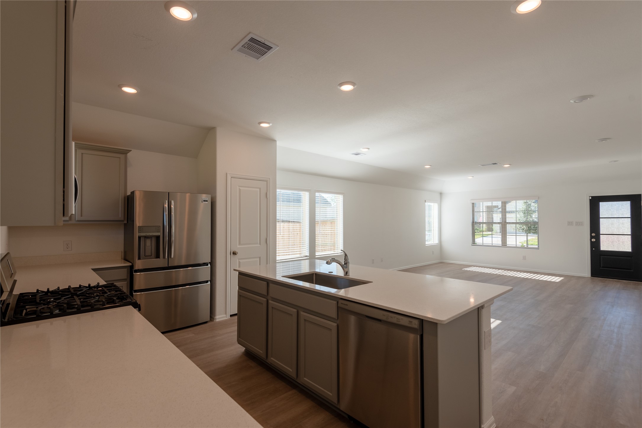 5311 Winding Strm Drive Rosenberg, TX 77469 - Photo 3 of 16 Refrigerator included