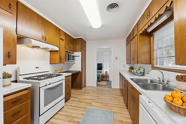 $289,000 | 2107 Wayside Drive, Brenham, TX 77833