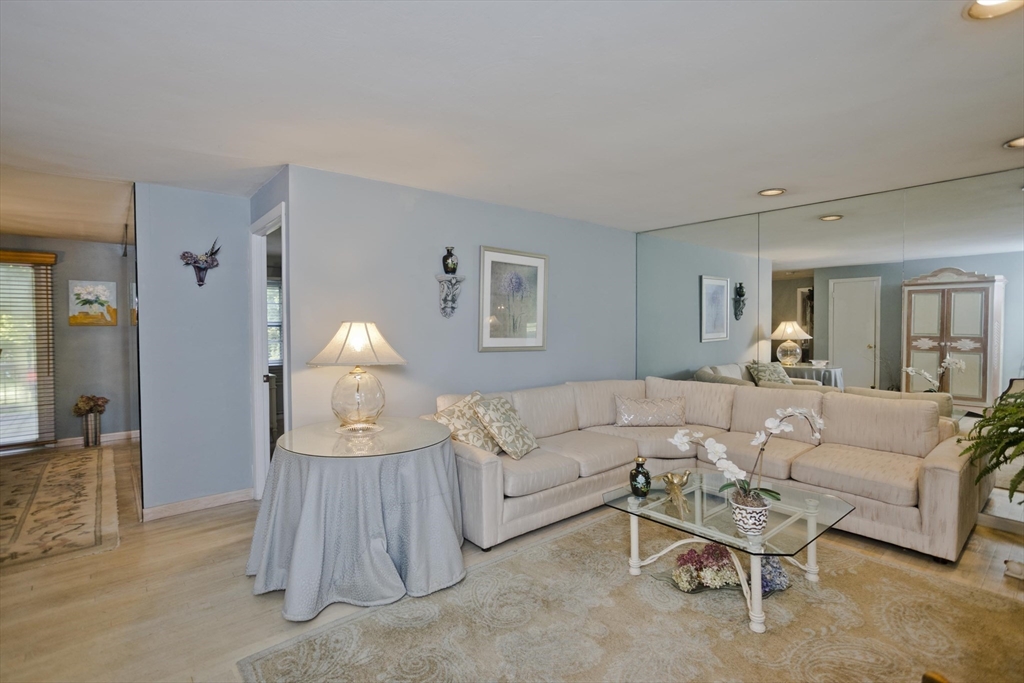 56 Santa Maria Street Springfield, MA 01104 - Photo 8 of 19