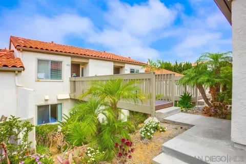 $929,000 | 901 Caminito Estrada, Unit C, Carlsbad, CA 92011