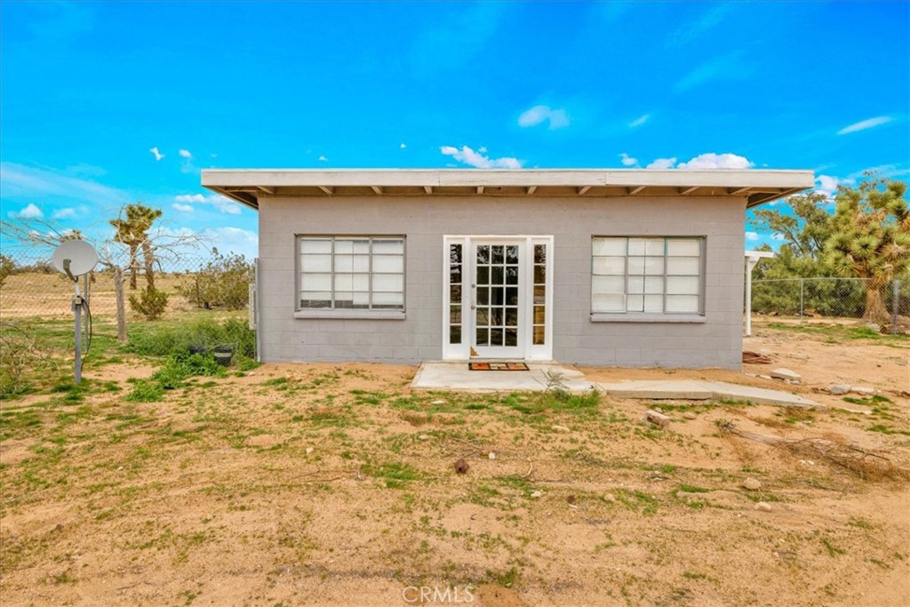 57726 Starlight Mesa Road Yucca Valley, CA 92284 - Photo 29 of 75 a front view of a house with a yard