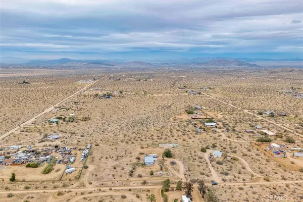 $2,000 | 57726 Starlight Mesa Road, Yucca Valley, CA 92284