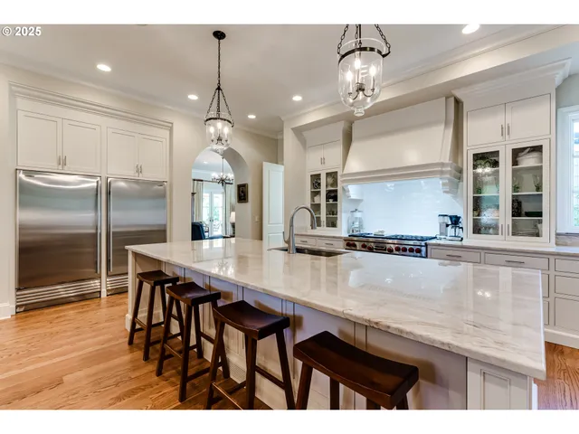 $3,200,000 | 2628 Edgewater Drive, Eugene, OR 97401