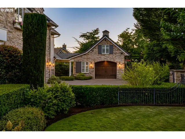 $3,200,000 | 2628 Edgewater Drive, Eugene, OR 97401