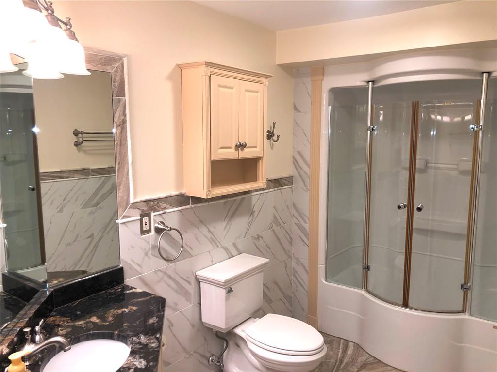 211 Adams Pointe Boulevard, Unit 10 Mars, PA 16046 - Photo 14 of 33 a bathroom with a toilet a sink and bathtub