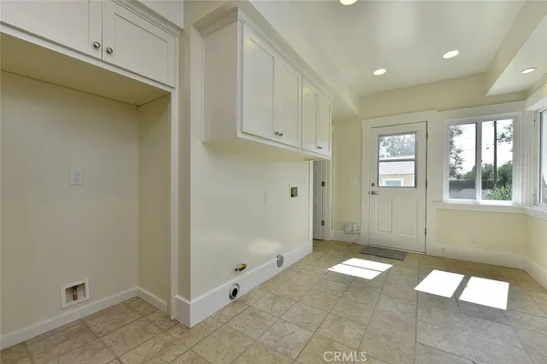 $3,500 | 470 West Center Street, Covina, CA 91723