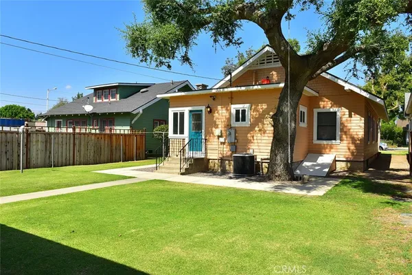 $3,500 | 470 West Center Street, Covina, CA 91723