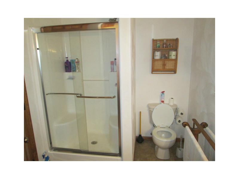 489 Sgro's Road Dayton, PA 16222 - Photo 6 of 15 Full Bath. Suite bathroom