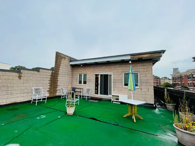 a view of a house with backyard