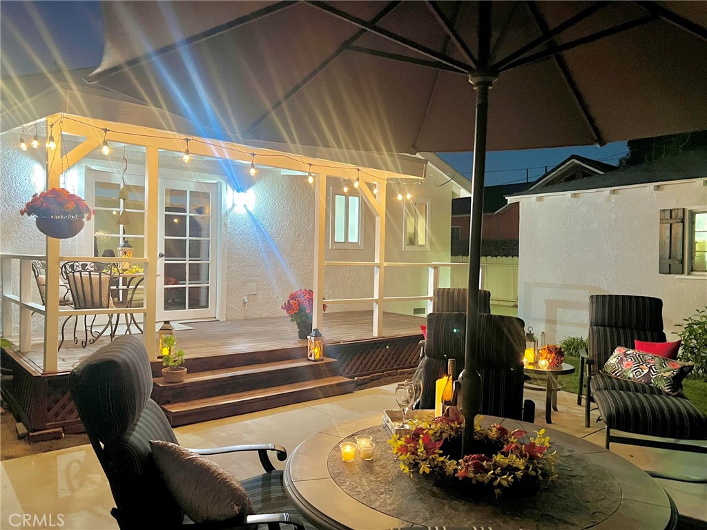 520 West 37th Street Long Beach, CA 90806 - Photo 22 of 50 a living room with furniture and a flat screen tv