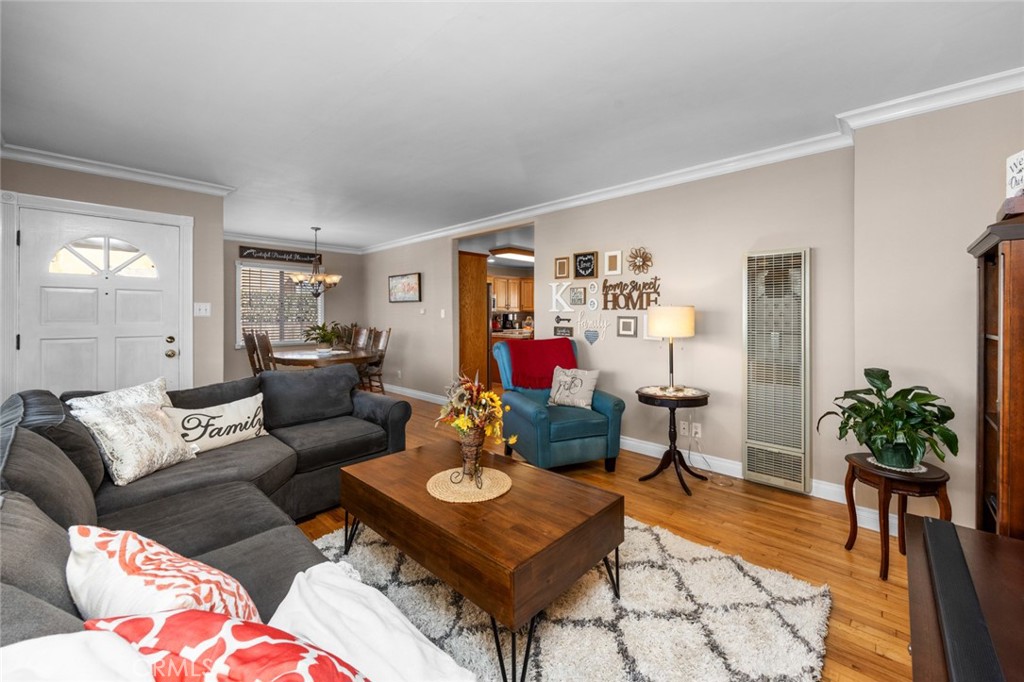 520 West 37th Street Long Beach, CA 90806 - Photo 27 of 50 a living room with furniture and wooden floor