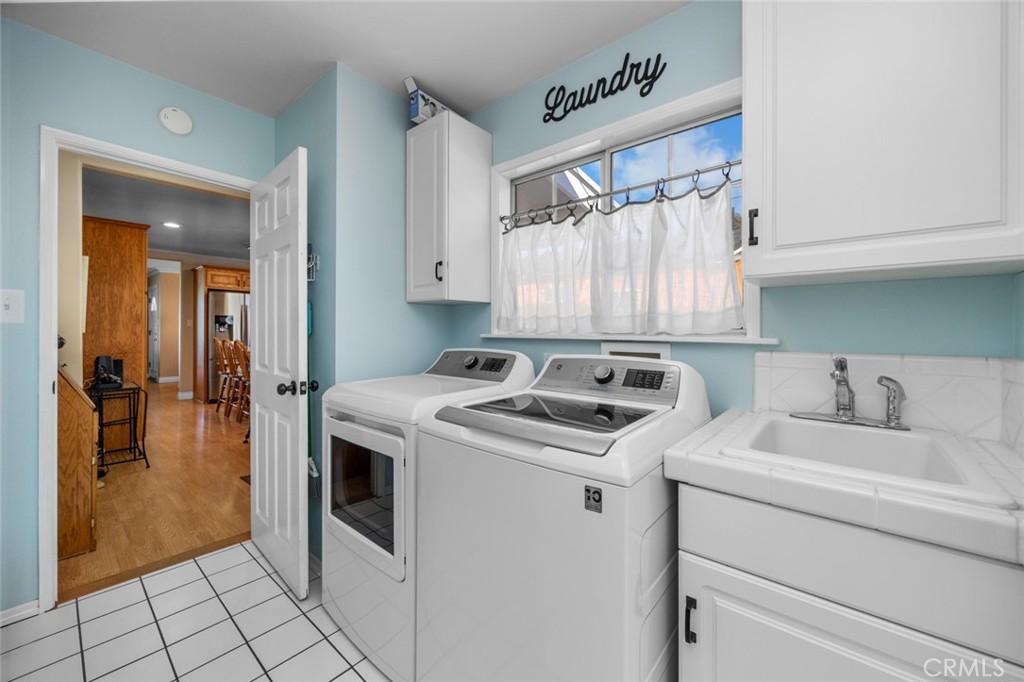 520 West 37th Street Long Beach, CA 90806 - Photo 38 of 50 a view of washer and dryer with kitchen in the background