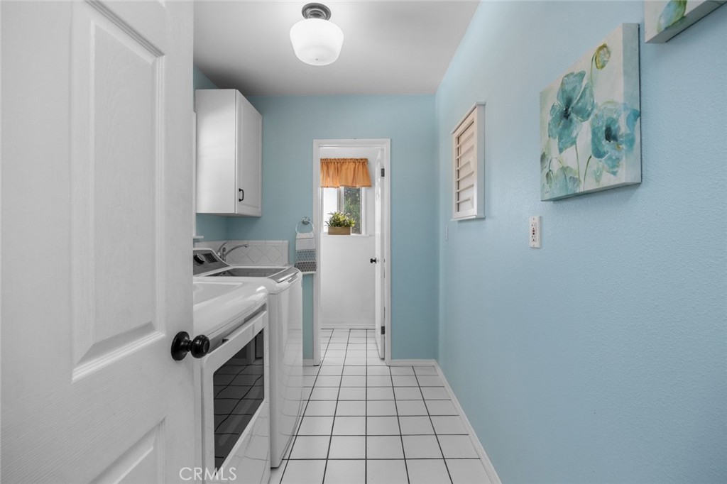 520 West 37th Street Long Beach, CA 90806 - Photo 39 of 50 a kitchen with granite countertop a stove a sink and a refrigerator