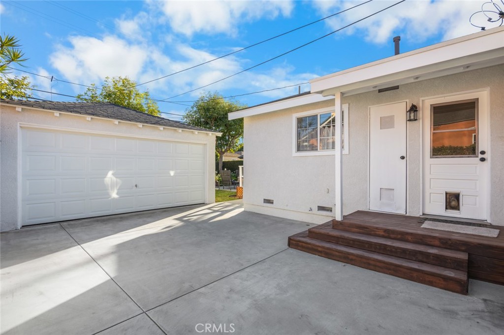 520 West 37th Street Long Beach, CA 90806 - Photo 40 of 50 a view of a backyard