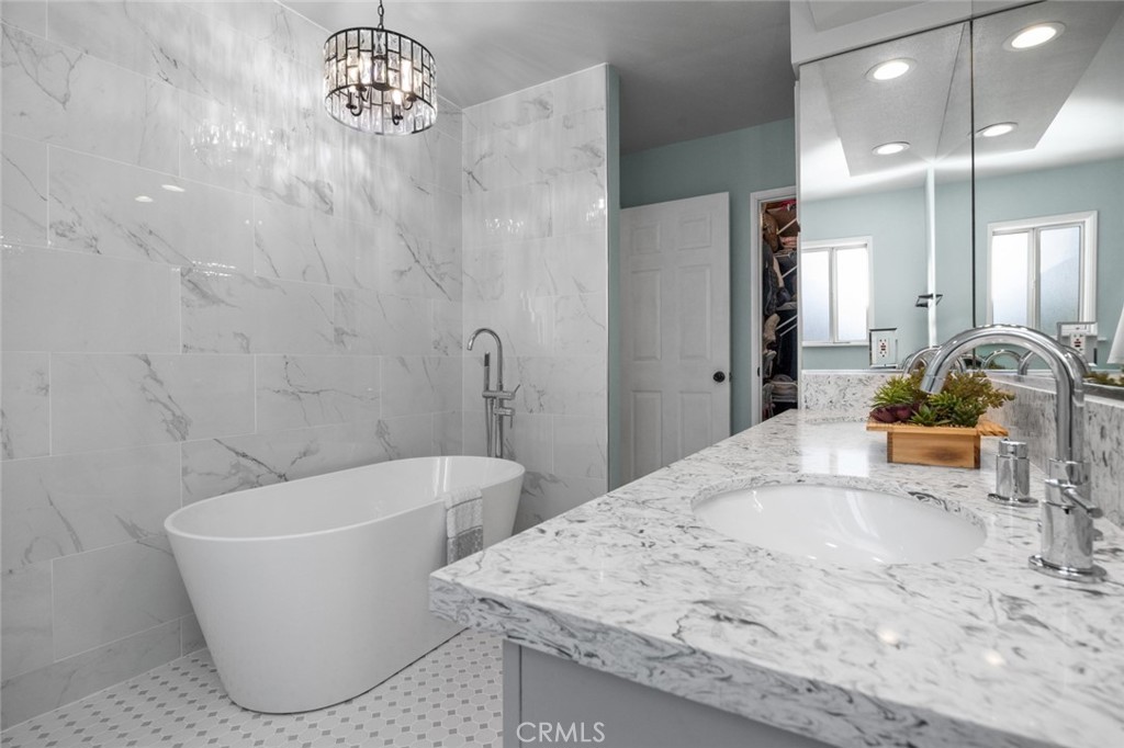 520 West 37th Street Long Beach, CA 90806 - Photo 9 of 50 a bathroom with a tub sink and mirror