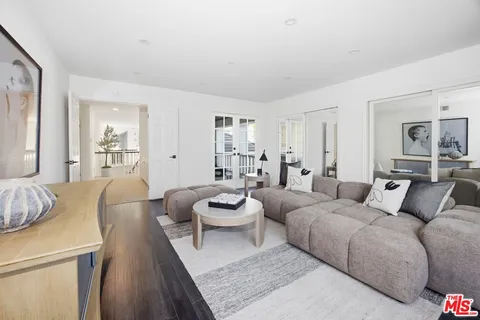 $3,695,000 | 19382 Woodlands Drive, Huntington Beach, CA 92648