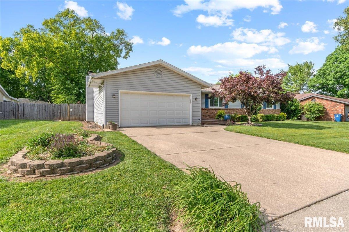 2605 Cardifs Avenue Springfield, IL 62704 - Photo 3 of 37