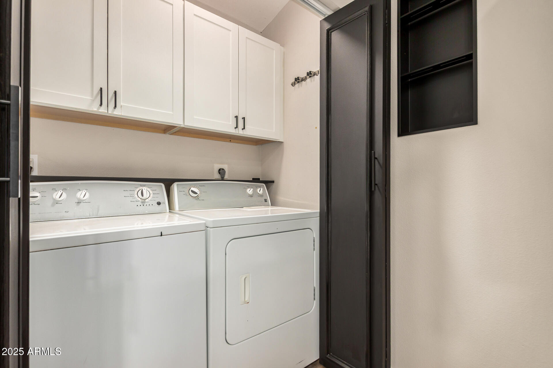 421 East Wickieup Lane Phoenix, AZ 85024 - Photo 16 of 24 a utility room with dryer and washer