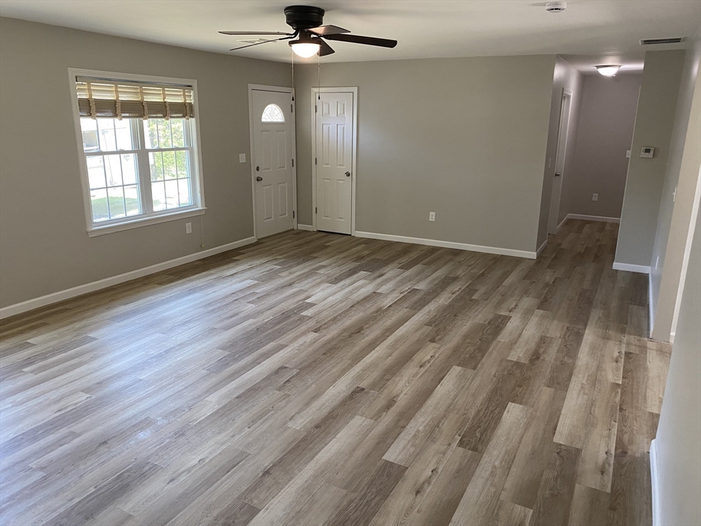 915 Bradley Road Springfield, MA 01109 - Photo 12 of 25