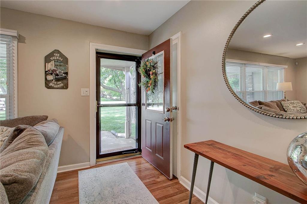 7412 Graham Road Indianapolis, IN 46250 - Photo 4 of 32 Gallery Image 4