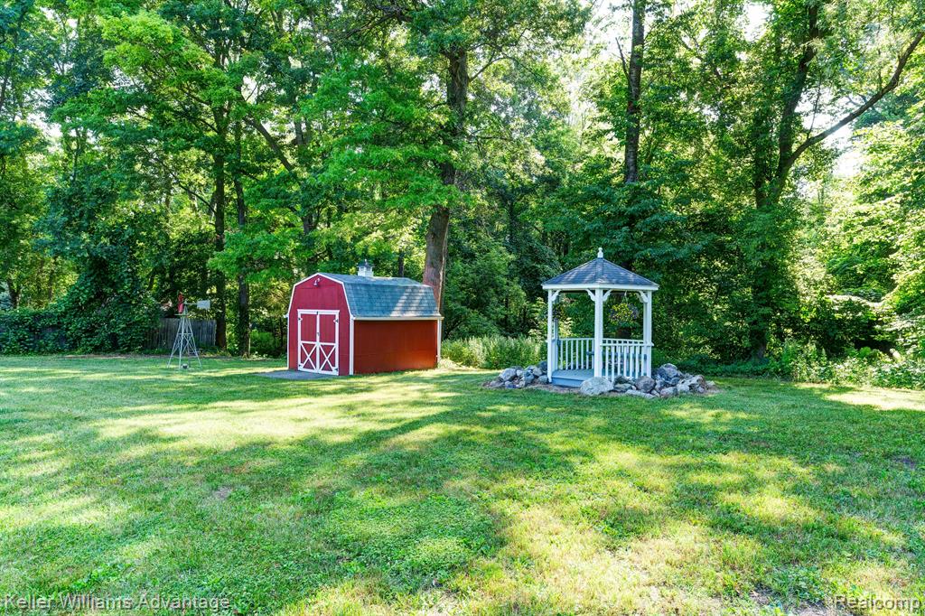 1605 Clark Lake Road Brighton, MI 48114 - Photo 29 of 33 Gallery Image 29