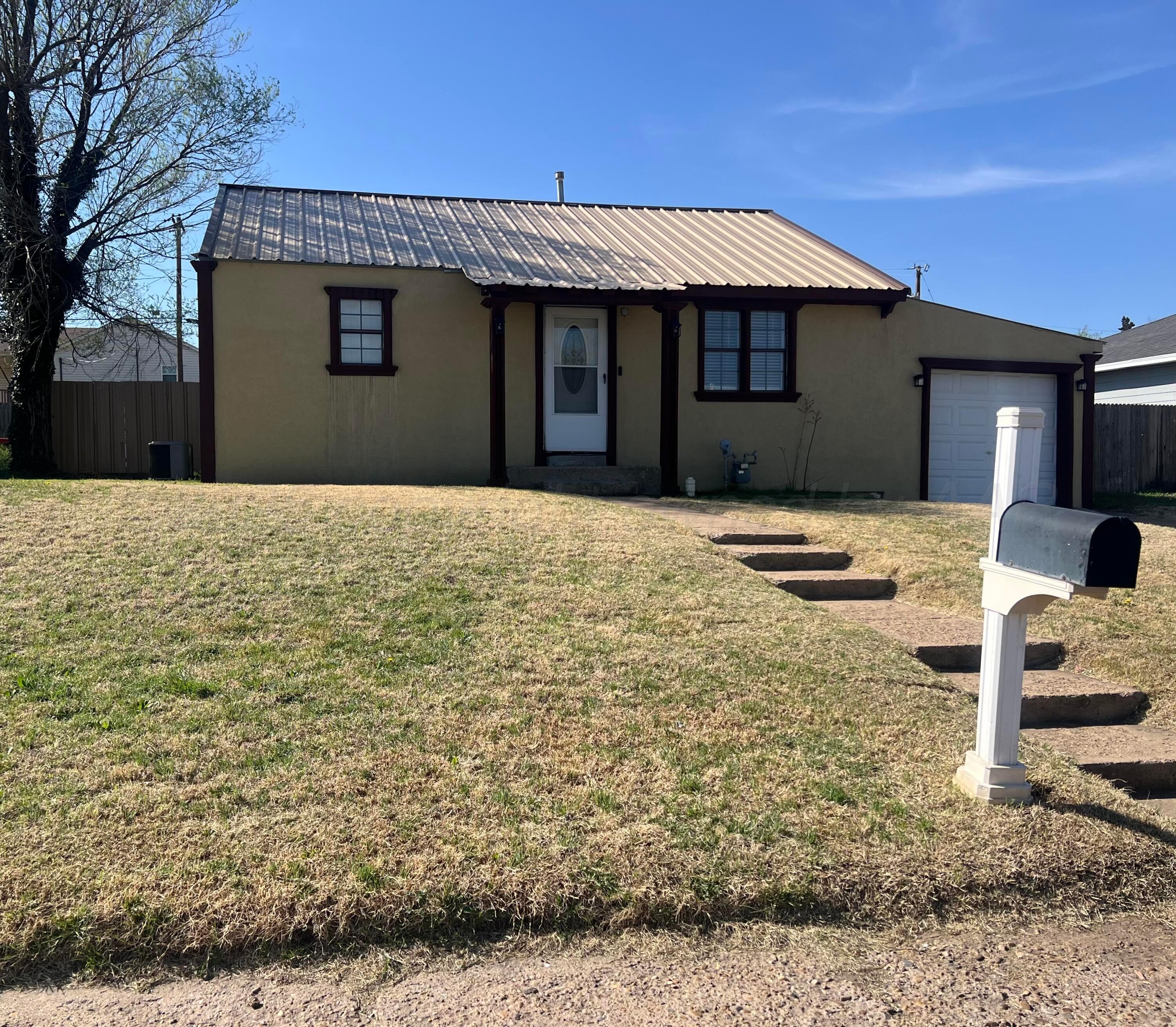 929 Elmore Street Borger, TX 79007 - Photo 2 of 14 IMG_1151