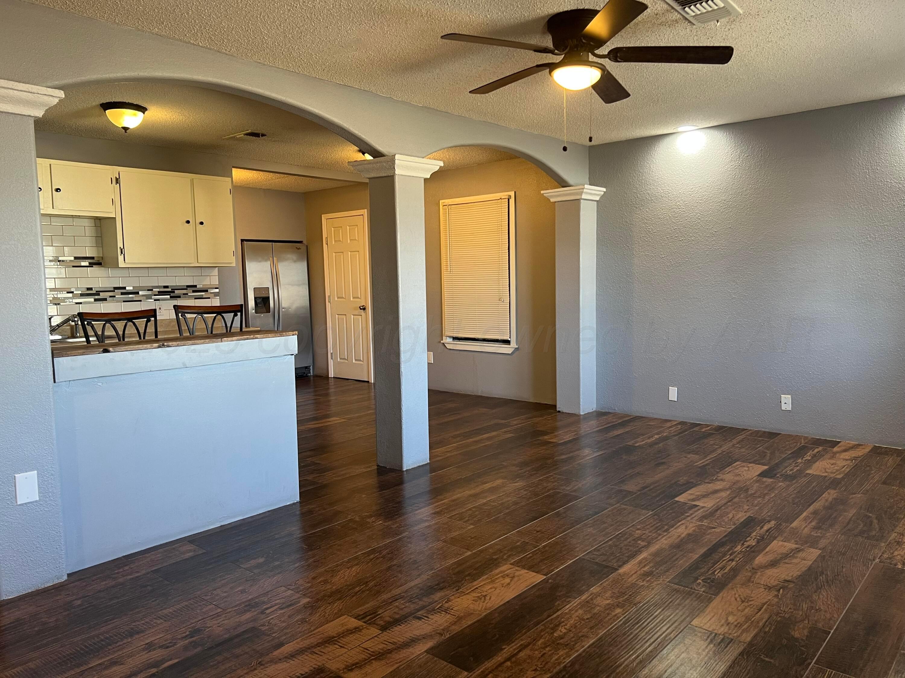 929 Elmore Street Borger, TX 79007 - Photo 3 of 14 IMG_1156