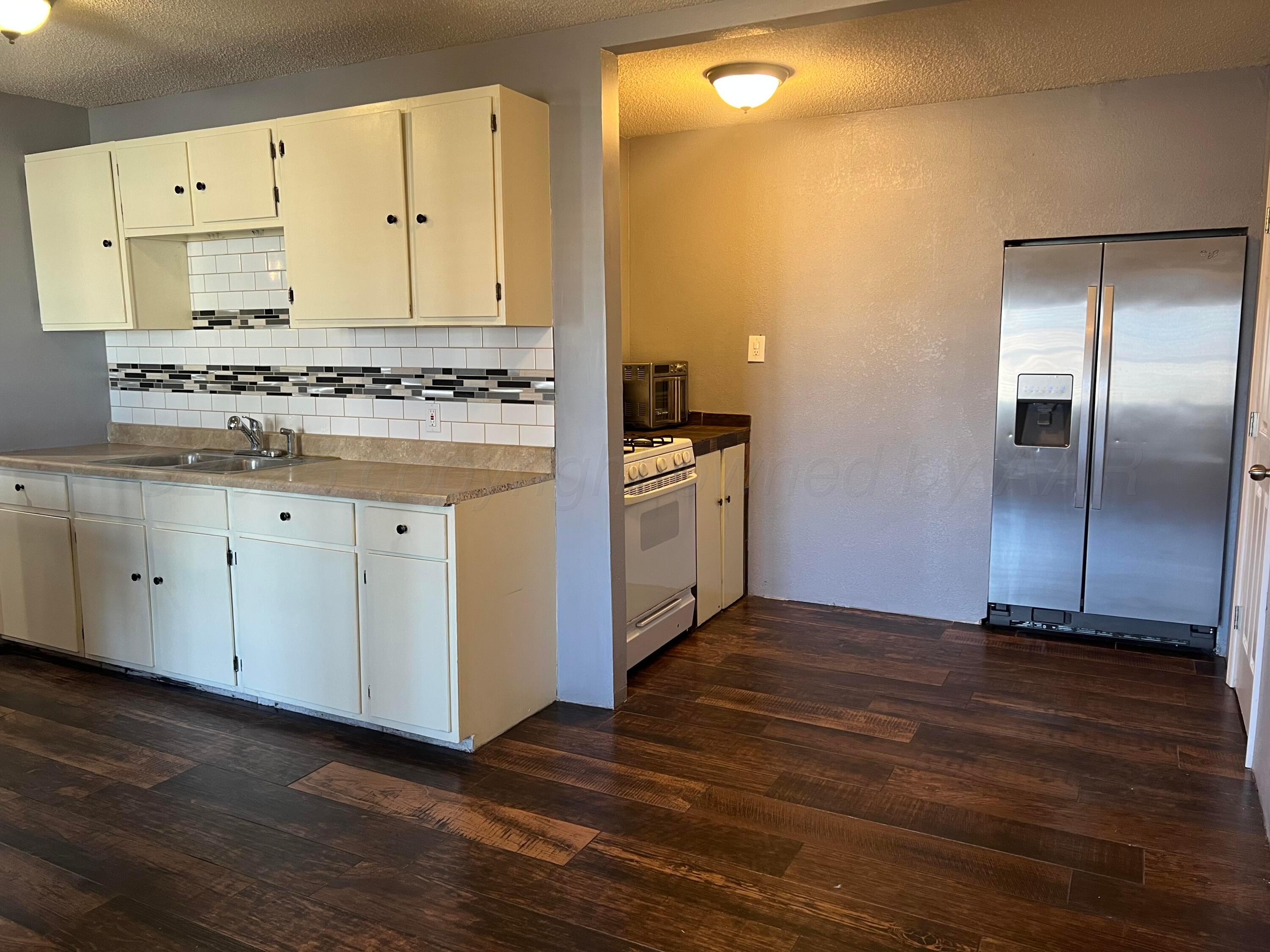 929 Elmore Street Borger, TX 79007 - Photo 4 of 14 IMG_1159