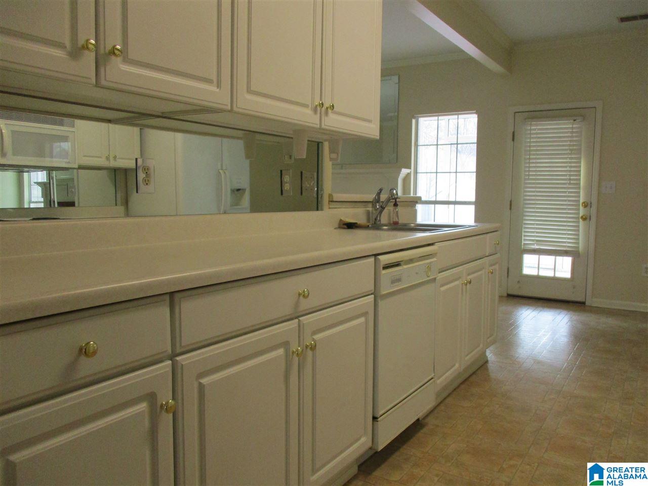 430 Cambrian Ridge Trail Pelham, AL 35124 - Photo 9 of 34