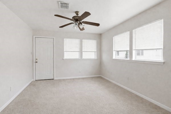 1655 Hawthorne Street Houston, TX 77006 - Photo 38 of 39 a view of an empty room with a window