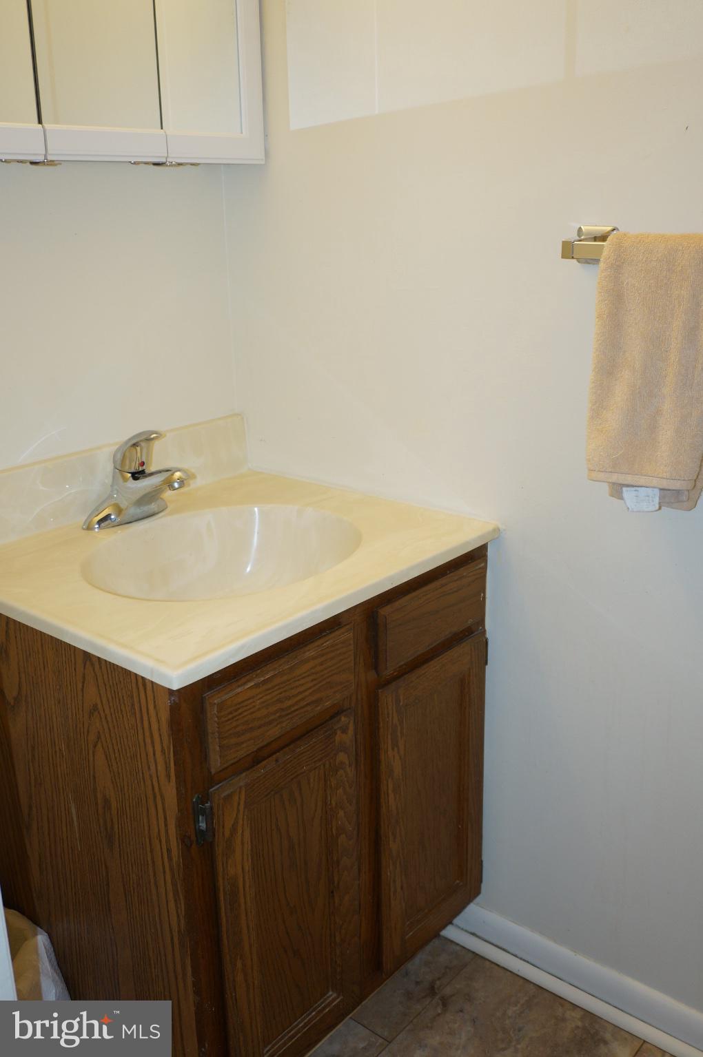 1011 Grubb Road Palmyra, PA 17078 - Photo 13 of 52 Main level half bath ...
