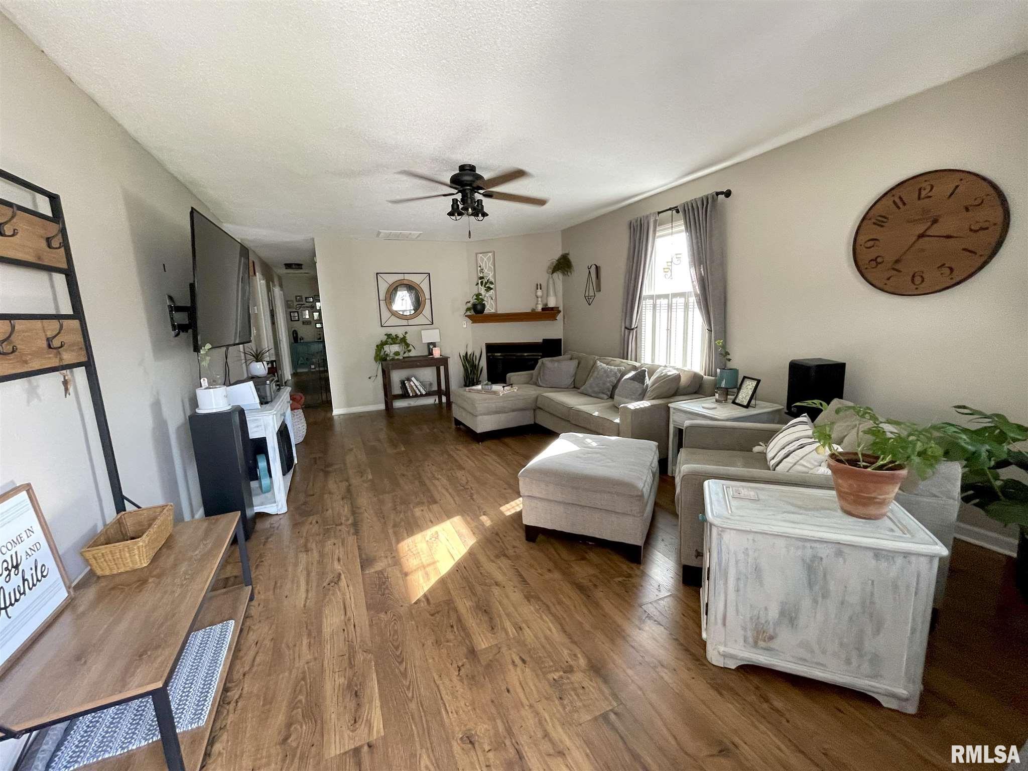 3016 East Griffiths Avenue Springfield, IL 62702 - Photo 2 of 29 Gallery Image 2