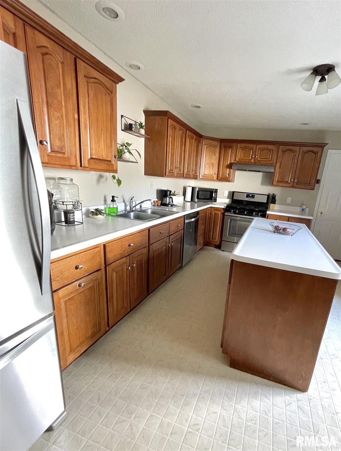 3016 East Griffiths Avenue Springfield, IL 62702 - Photo 17 of 29 Gallery Image 17
