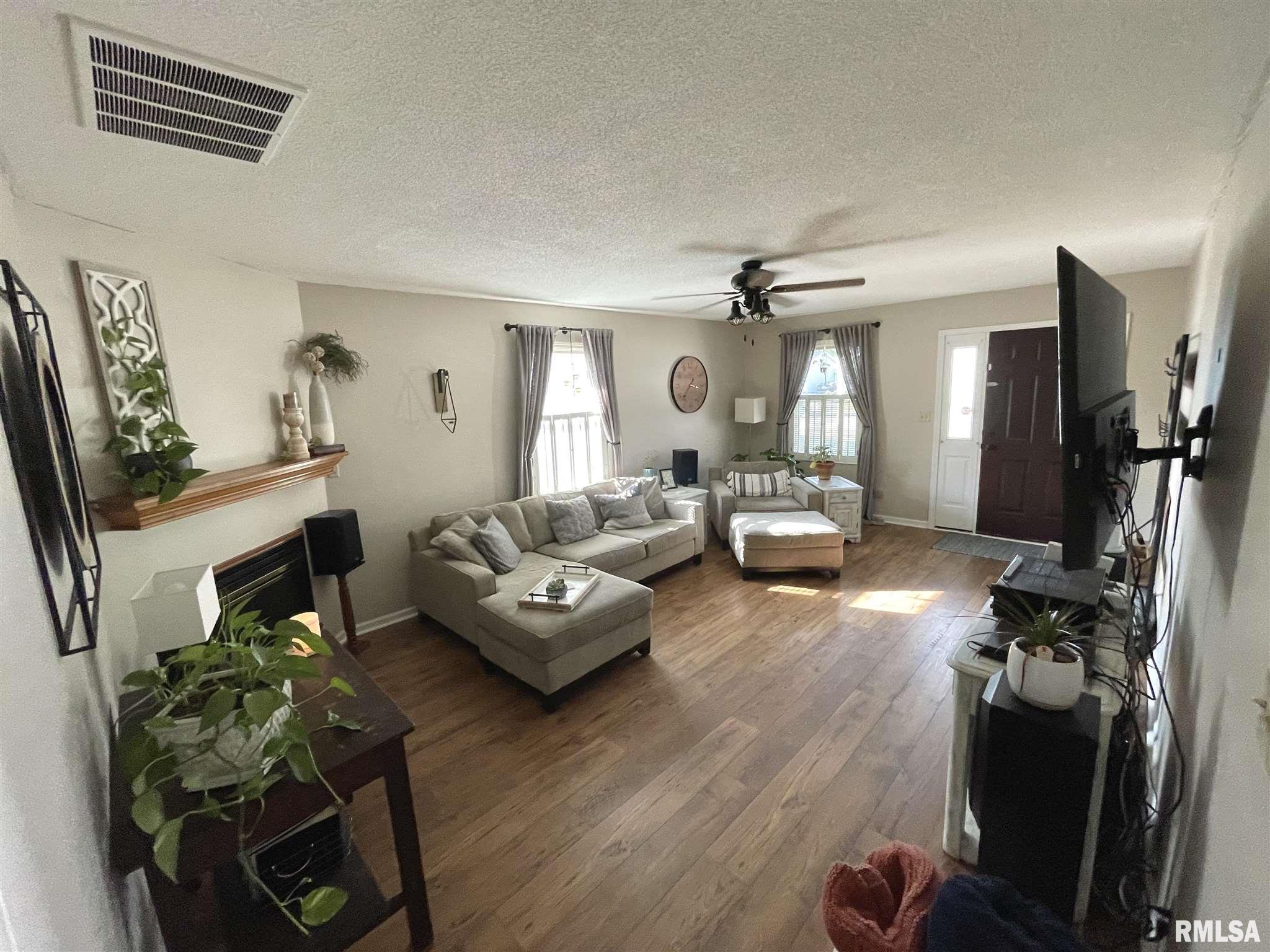 3016 East Griffiths Avenue Springfield, IL 62702 - Photo 3 of 29 Gallery Image 3