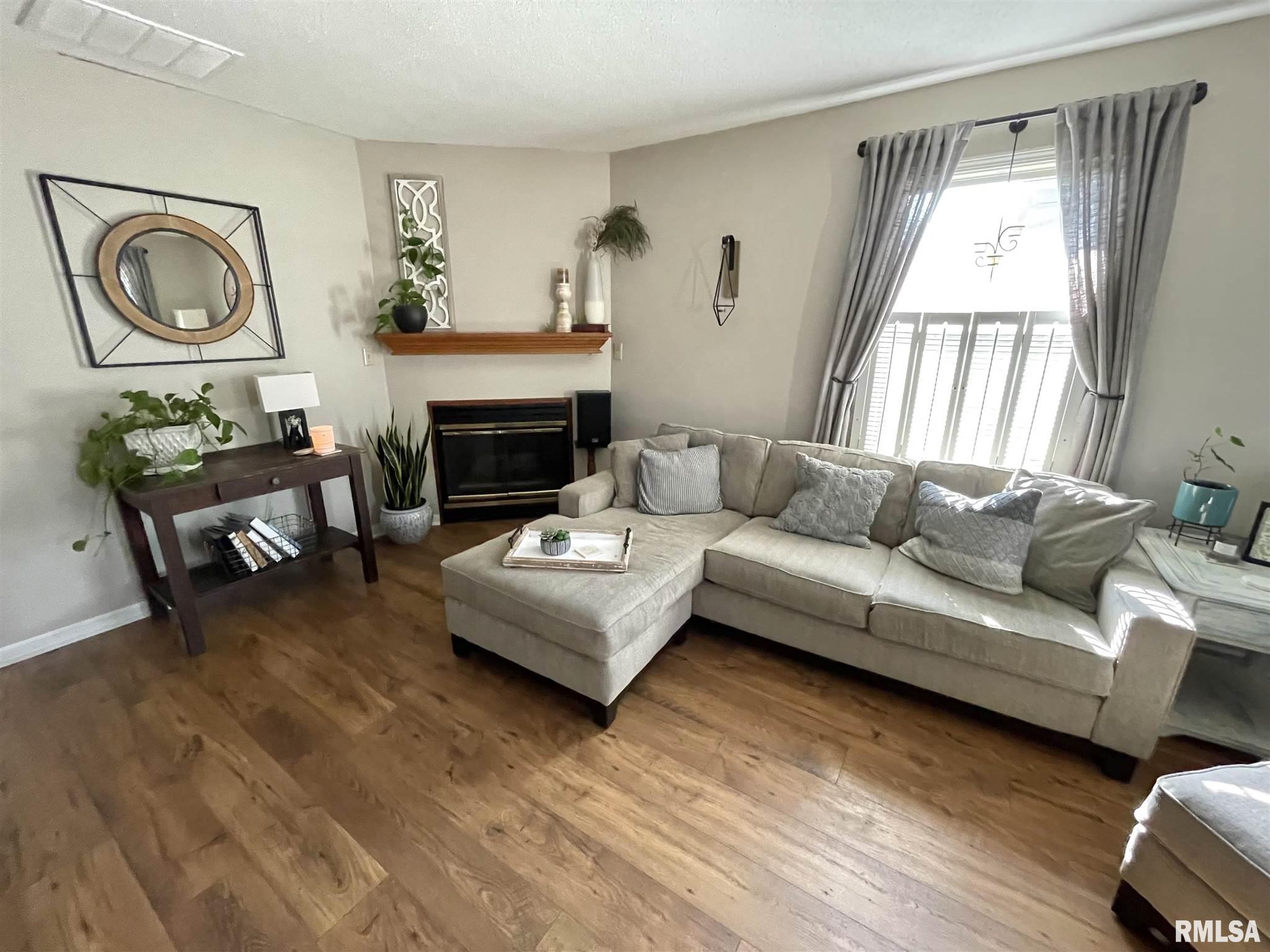 3016 East Griffiths Avenue Springfield, IL 62702 - Photo 4 of 29 Gallery Image 4