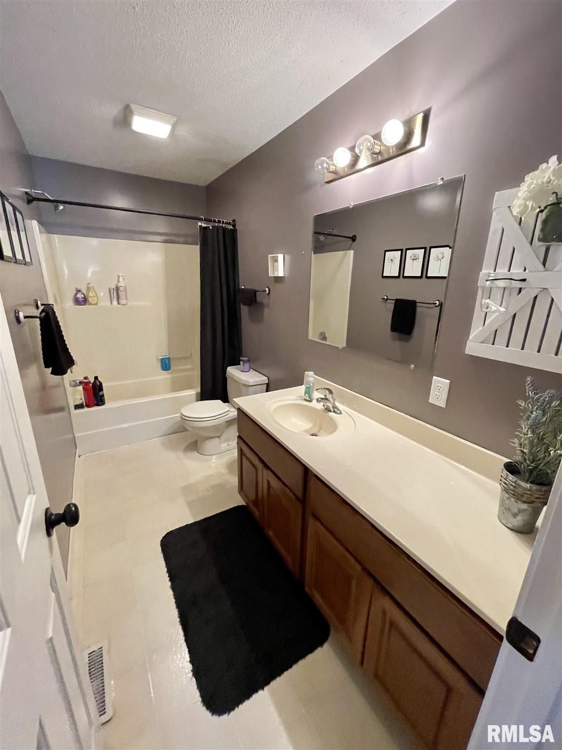 3016 East Griffiths Avenue Springfield, IL 62702 - Photo 7 of 29 Gallery Image 7