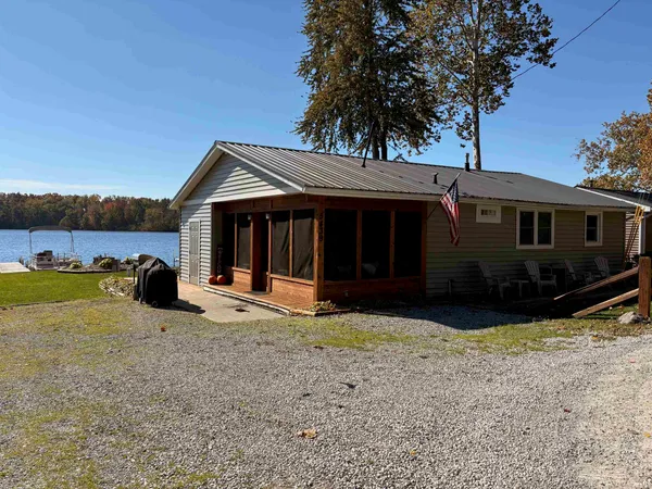 $274,000 | 5439 West Warren Street, Silver Lake, IN 46982