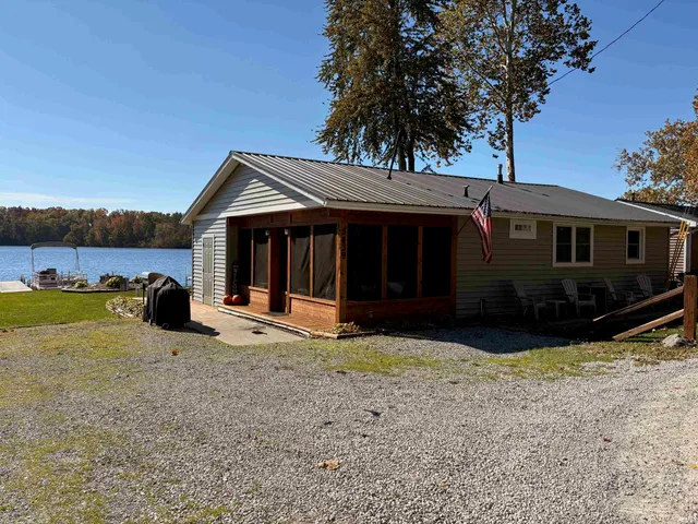 $319,900 | 5439 West Warren Street, Silver Lake, IN 46982