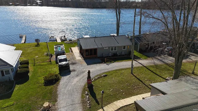 $319,900 | 5439 West Warren Street, Silver Lake, IN 46982