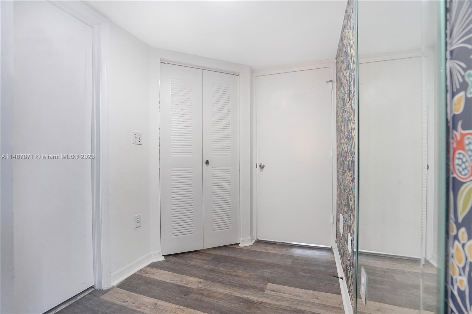 1621 Bay Road, Unit 401 Miami Beach, FL 33139 - Photo 11 of 31 Gallery Image 11