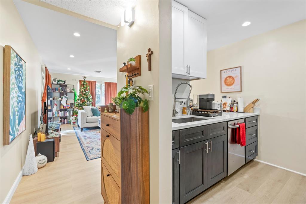 830 Southwest 9th St Circle, Unit 204 Boca Raton, FL 33486 - Photo 4 of 16