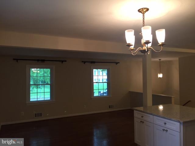 5302 Easton Drive Springfield, VA 22151 - Photo 5 of 15 Living Room