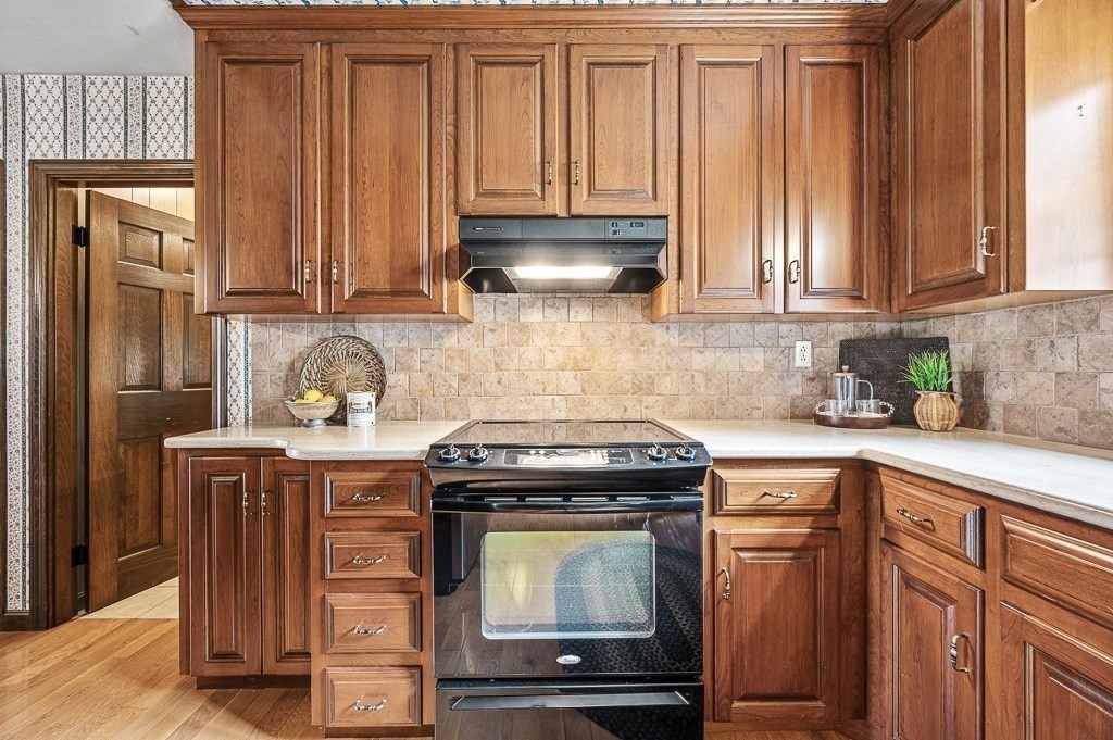 380 Quaker Street Northbridge, MA 01534 - Photo 12 of 42 a kitchen with granite countertop a stove and cabinets