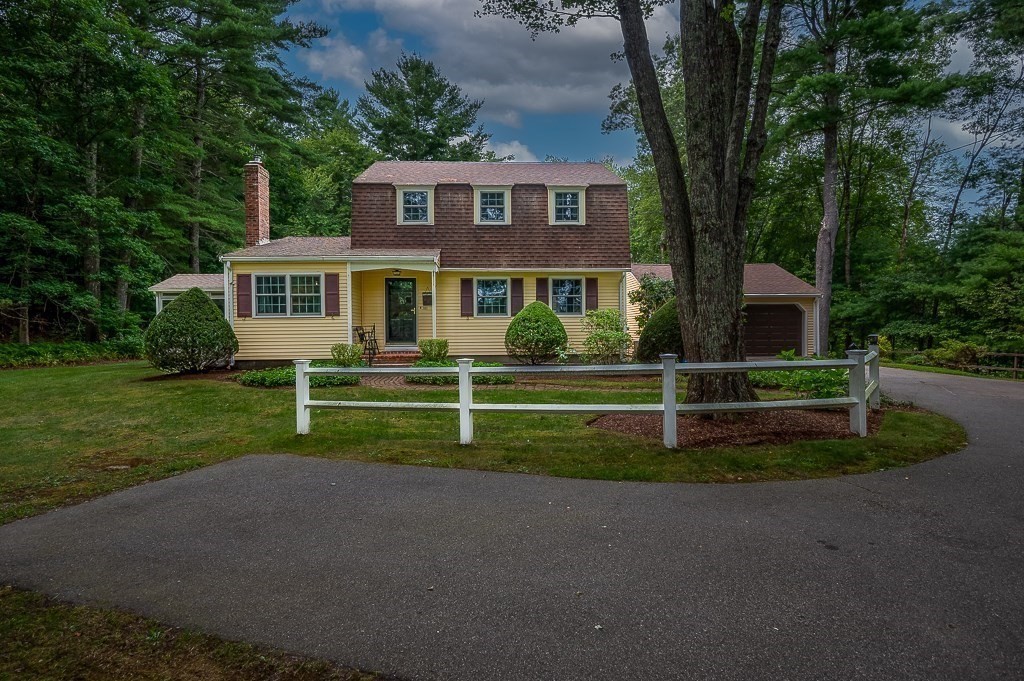 380 Quaker Street Northbridge, MA 01534 - Photo 2 of 42 a front view of a house with entertaining space