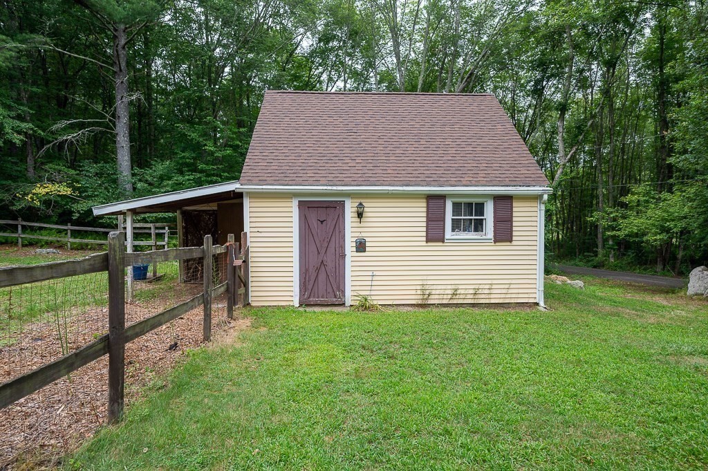 380 Quaker Street Northbridge, MA 01534 - Photo 36 of 42 a house that has a garden