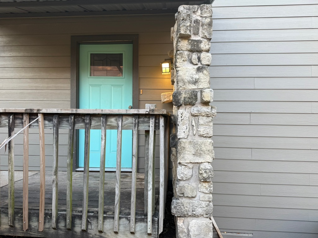 1606 Waterloo Trail, Unit A Austin, TX 78704 - Photo 2 of 17 a view of entryway
