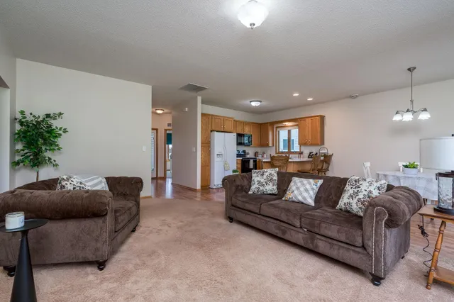 $254,000 | 416 Buckshot Court, Kenyon, MN 55946